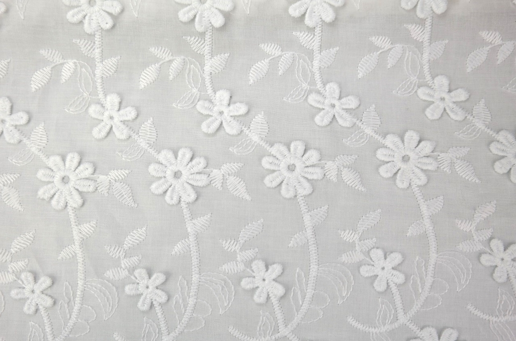 Broderie Daisy 2 Schulpranden Wit