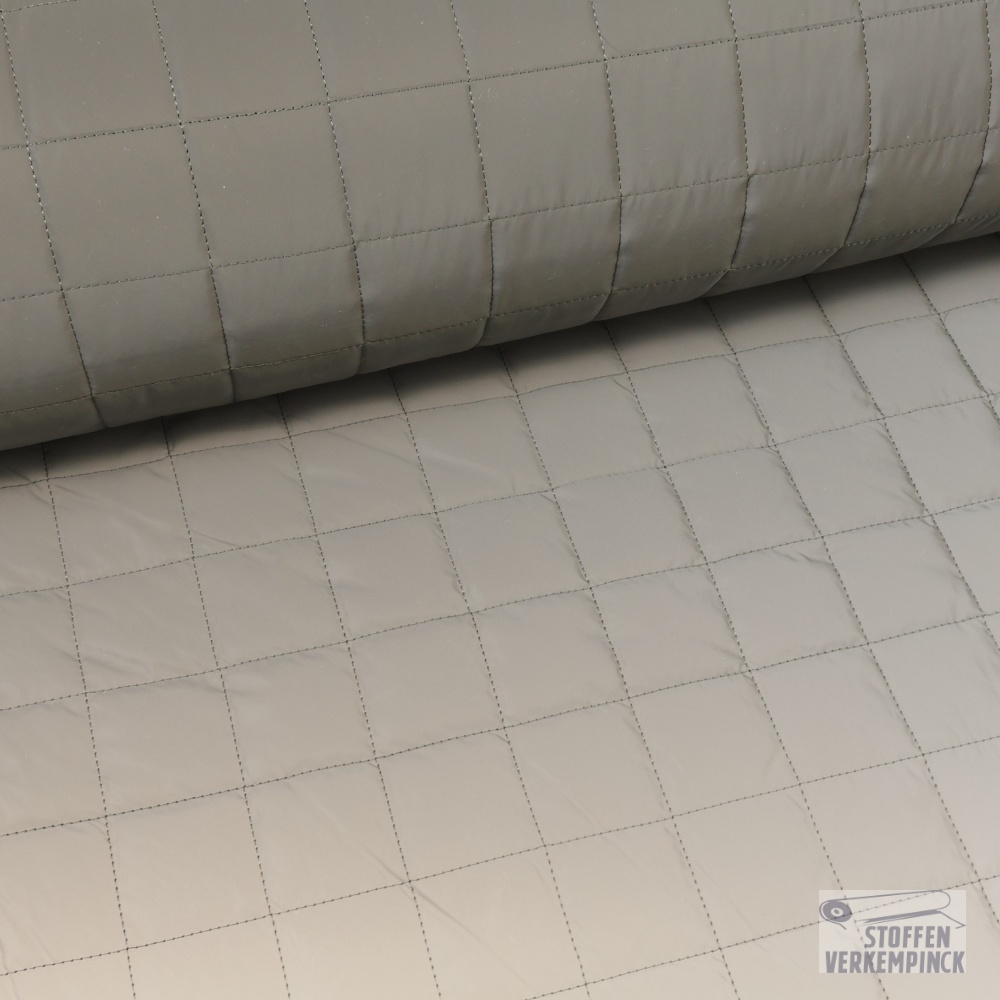 Matelassé Reflective Quilt Grey