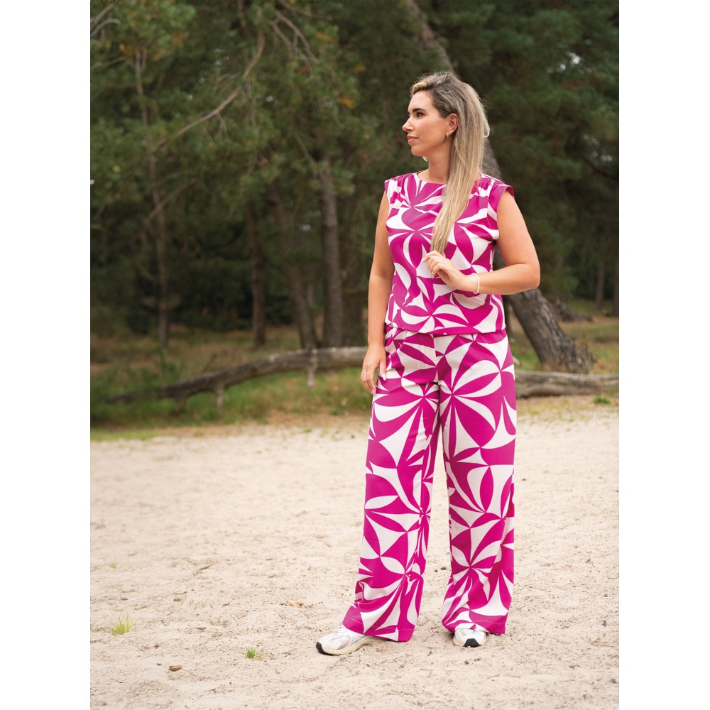 Magnolia Stretch Geometric Fuchsia