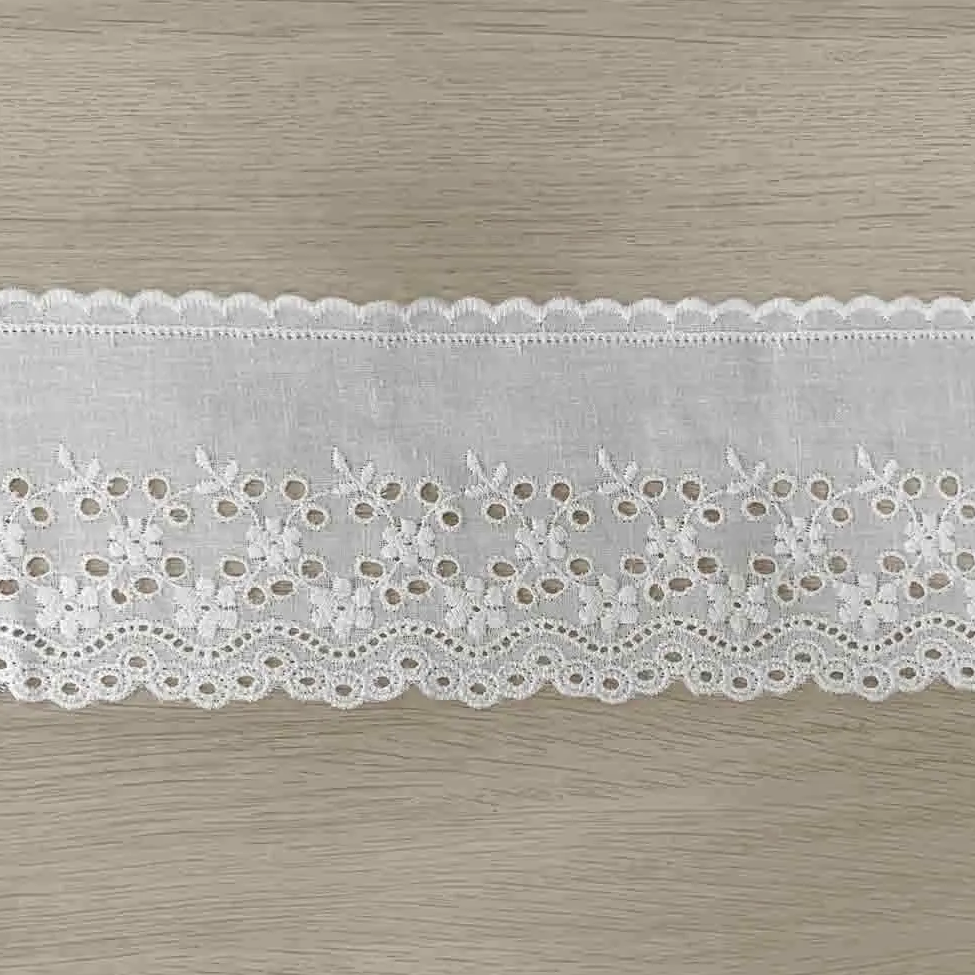Broderiekant wit 
