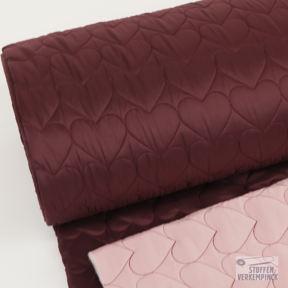 Matelassé Waterproof Hearts Dark Bordeaux